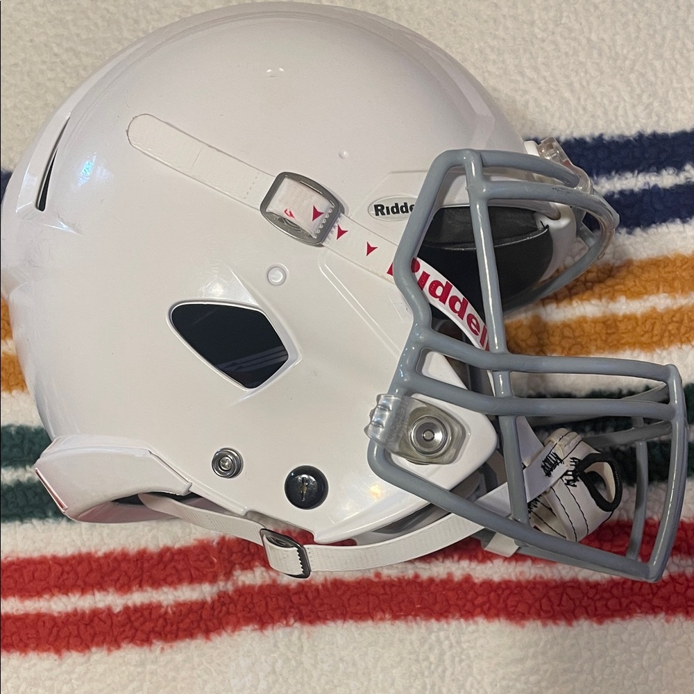 Riddell Speed Icon Football Helmet Youth Medium